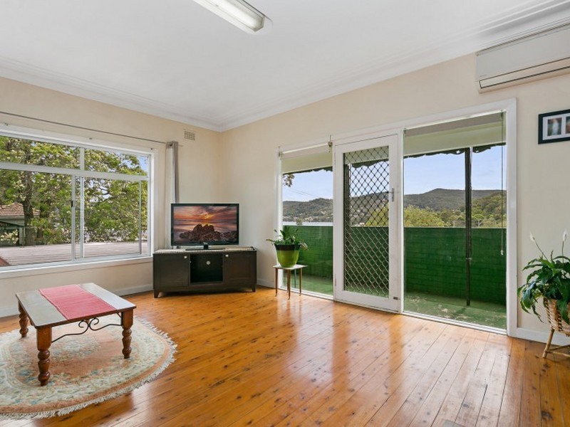 24 Coogee Road, Point Clare NSW 2250