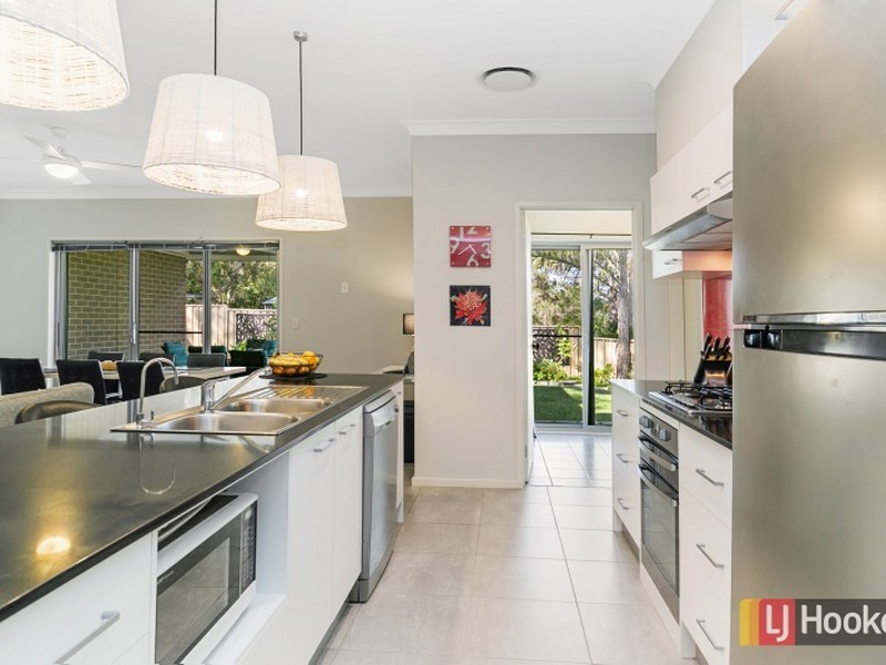 6 Belshaw Place, Bateau Bay NSW 2261