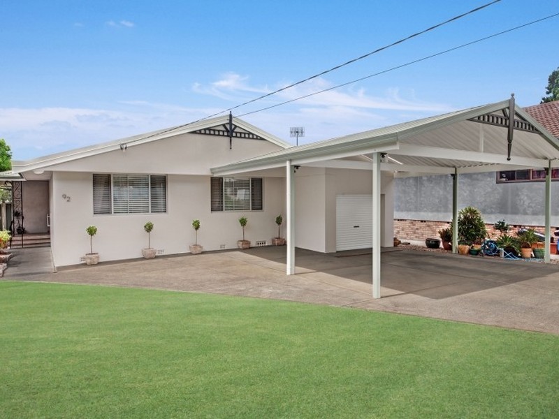 92 Broadwater Drive, Saratoga NSW 2251