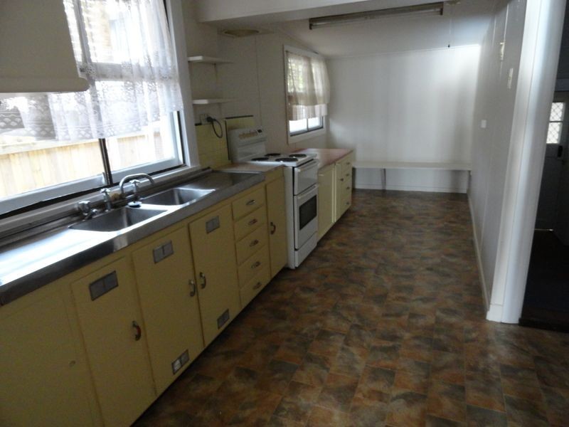 27 Anzac Ave, Maroochydore QLD 4558