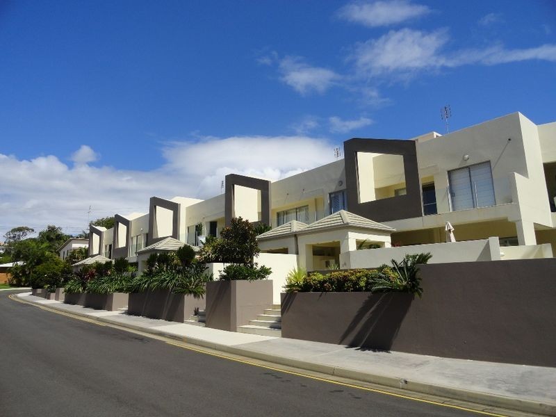 2/8 Leo Crescent, Alexandra Headland QLD 4572