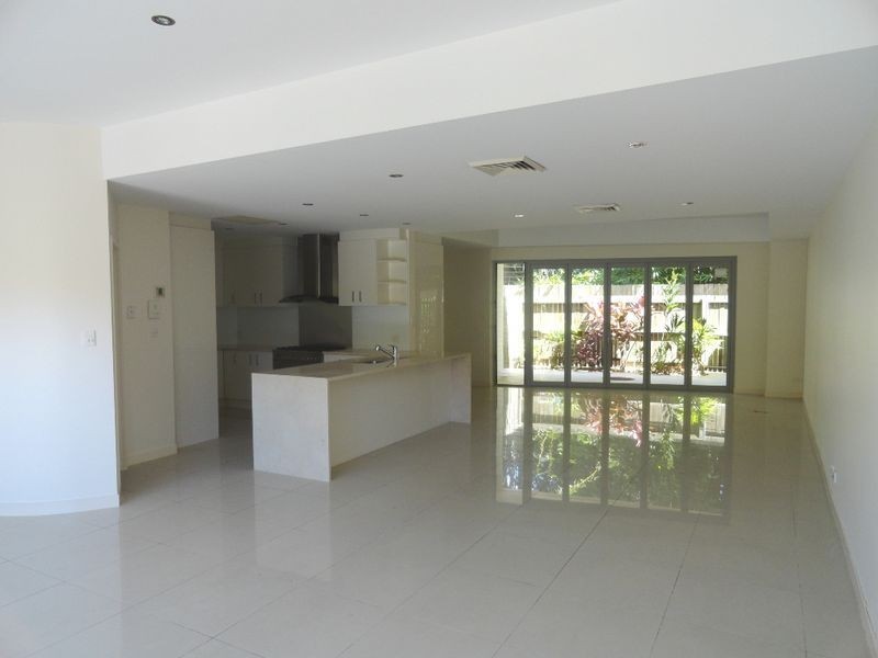 2/8 Leo Crescent, Alexandra Headland QLD 4572