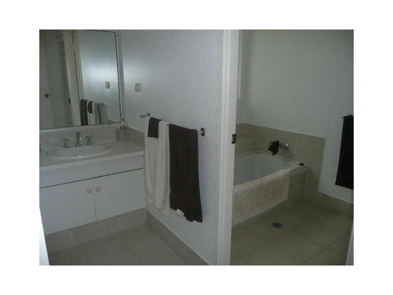 7 Kingfisher Court, Kuluin QLD 4558