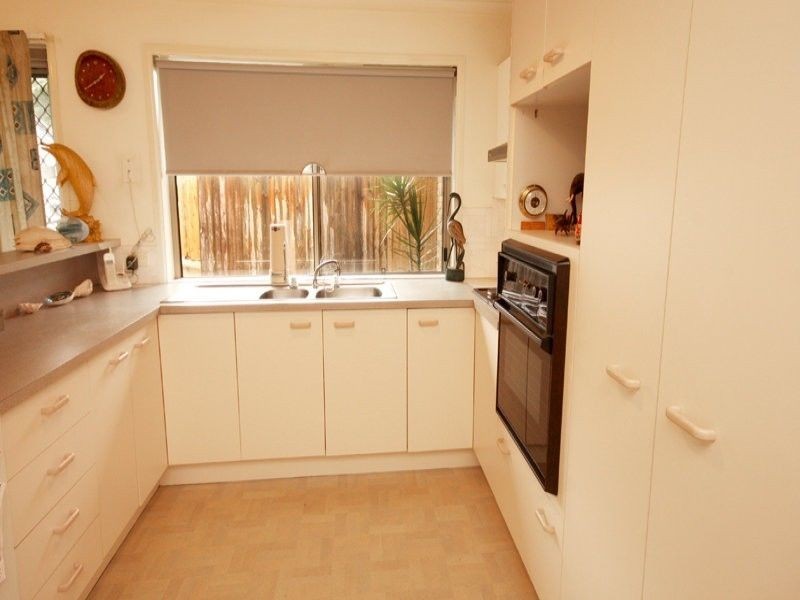 2/4 Becky St, Kuluin QLD 4558
