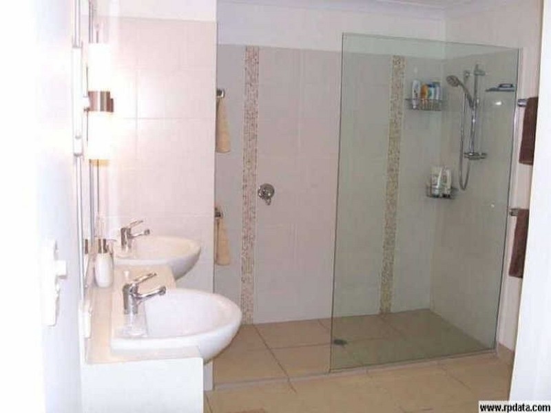 4 Macarthur Dr, Maroochydore QLD 4558