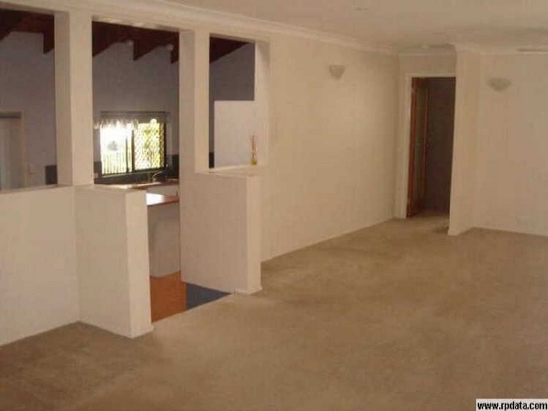 4 Macarthur Dr, Maroochydore QLD 4558