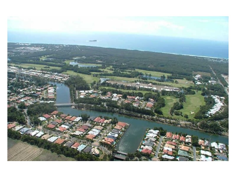 42/179 Ocean Dr, Twin Waters QLD 4564