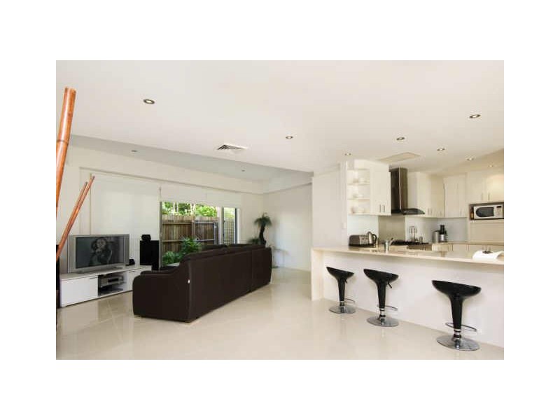 3/8 Leo Cres, Alexandra Headland QLD 4572