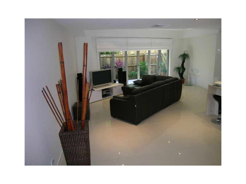 3/8 Leo Cres, Alexandra Headland QLD 4572