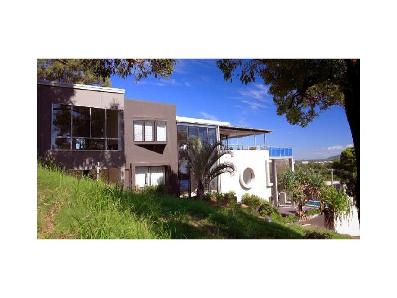 21 Yakola Pde, Alexandra Headland QLD 4572
