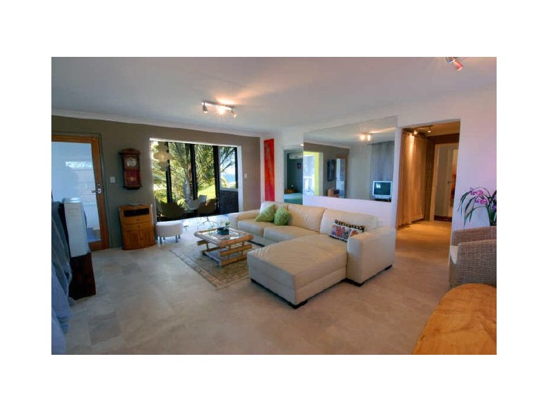 21 Yakola Pde, Alexandra Headland QLD 4572