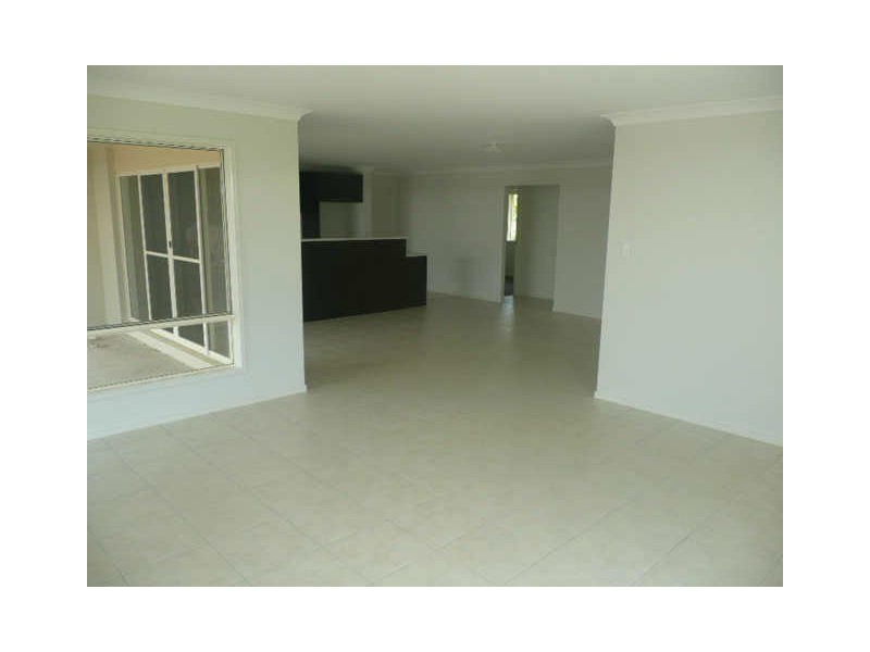 8 Presentation Boulevard, Nambour QLD 4560