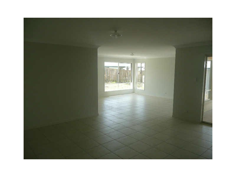 8 Presentation Boulevard, Nambour QLD 4560