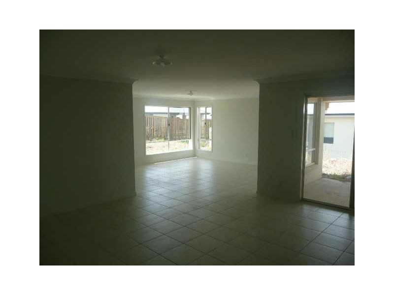 8 Presentation Boulevard, Nambour QLD 4560