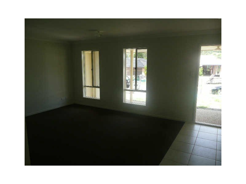 8 Presentation Boulevard, Nambour QLD 4560