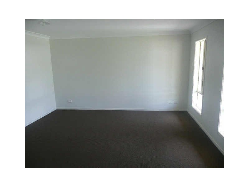 8 Presentation Boulevard, Nambour QLD 4560