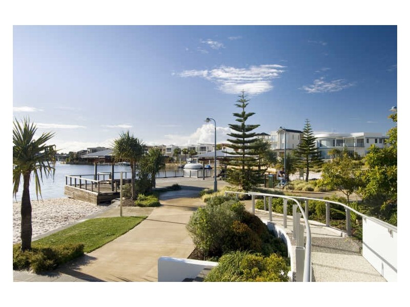 Grand Parade, Parrearra QLD 4575