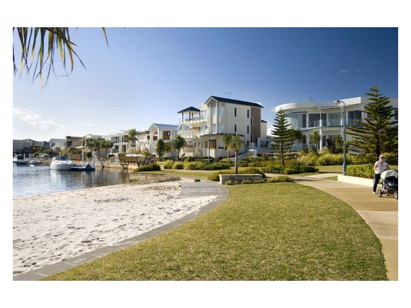 Grand Parade, Parrearra QLD 4575