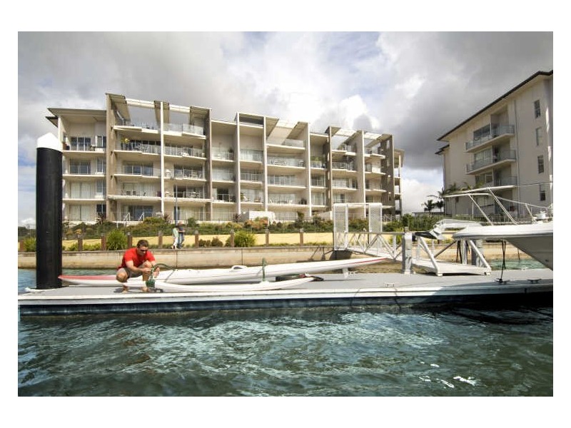 Grand Parade, Parrearra QLD 4575