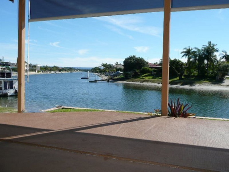 1/18 Broadmeadows Rd, Maroochydore QLD 4558