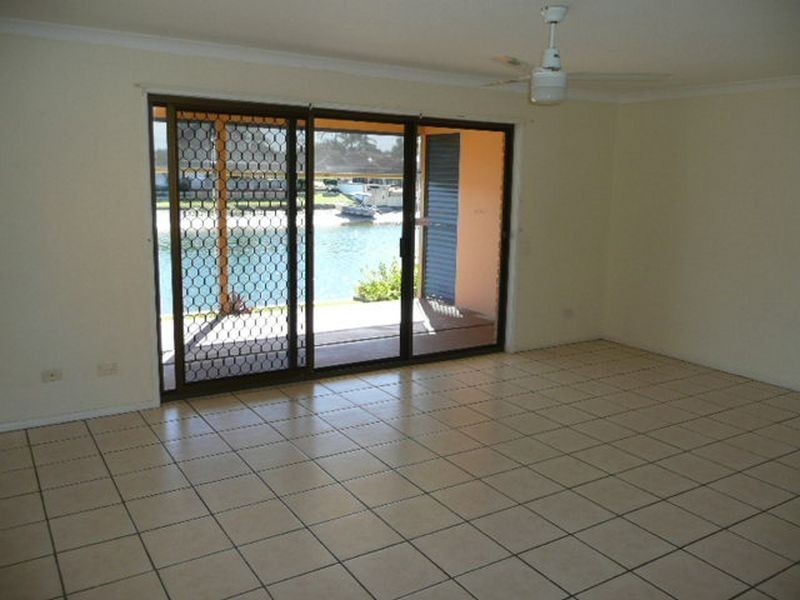 1/18 Broadmeadows Rd, Maroochydore QLD 4558