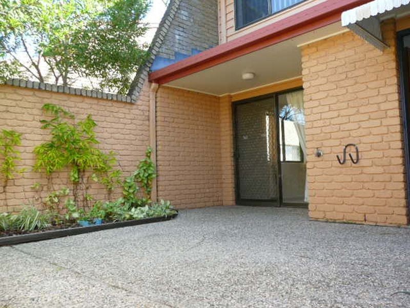 1/18 Broadmeadows Rd, Maroochydore QLD 4558