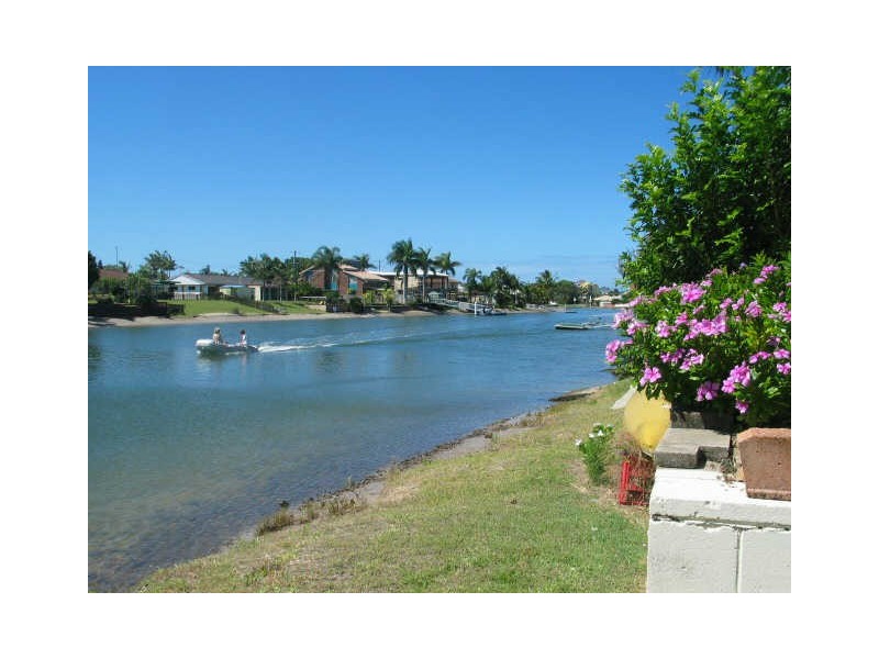 1/18 Broadmeadows Rd, Maroochydore QLD 4558