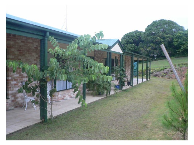 15 Shires Rd, Woombye QLD 4559