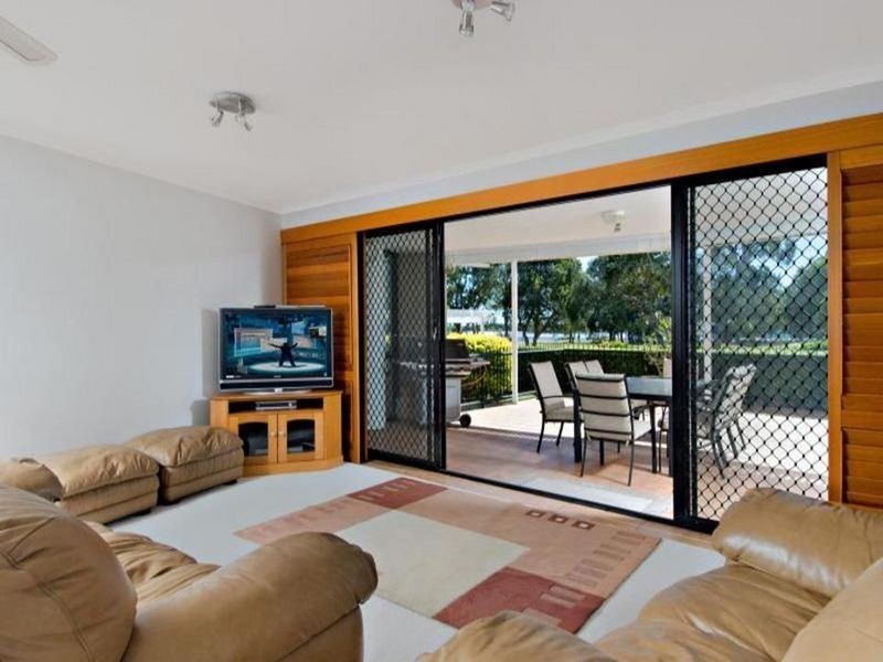 2/27 The Esplanade, Cotton Tree QLD 4558