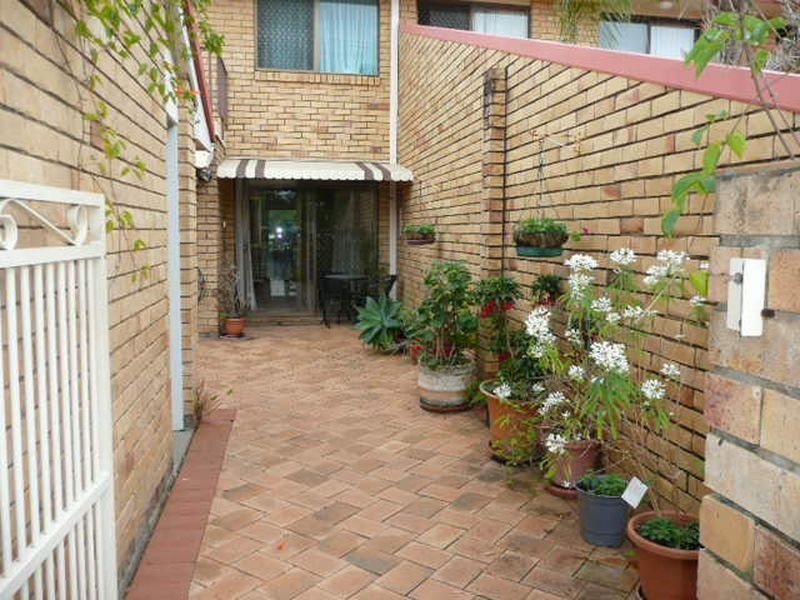 3/20 Broadmeadows Rd, Maroochydore QLD 4558