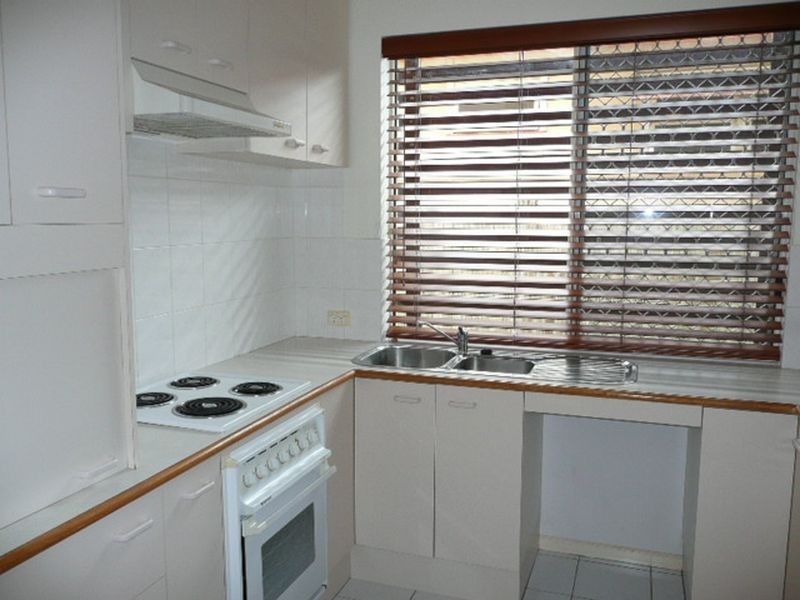 2/289 Bradman Ave, Maroochydore QLD 4558