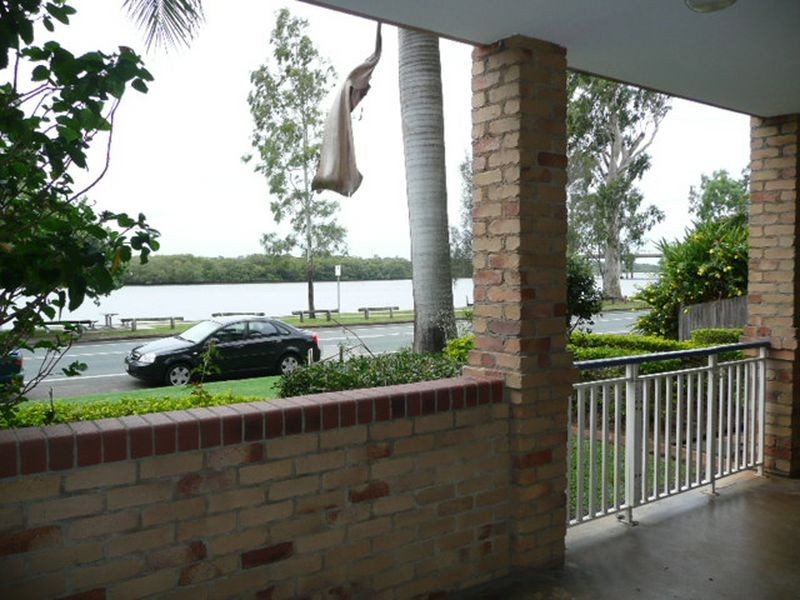 2/289 Bradman Ave, Maroochydore QLD 4558