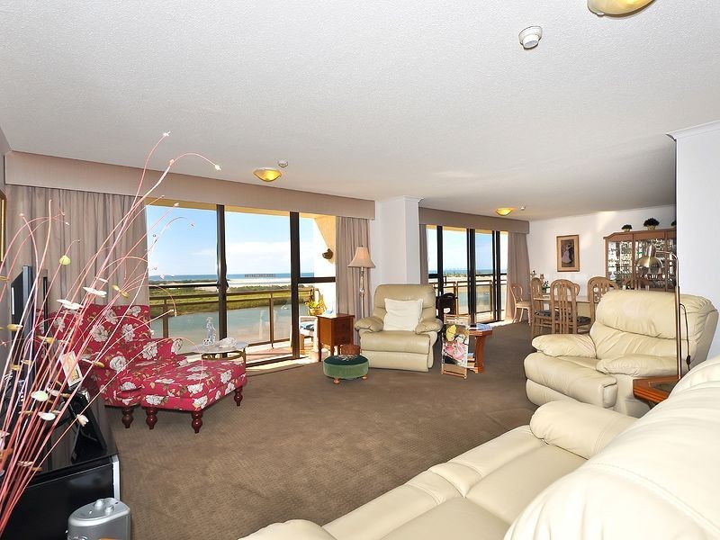 10B-C/120 Duporth Ave, Maroochydore QLD 4558