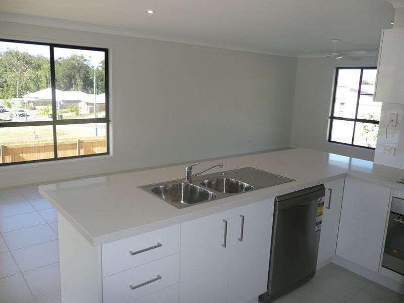 2/10 Ginger Bell Ave, Bli Bli QLD 4560