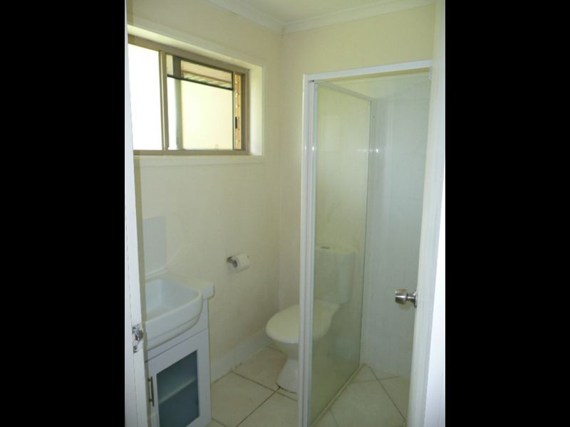 2/4 Becky St, Kuluin QLD 4558