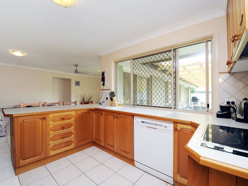6 Sweetbrush Pl, Mountain Creek QLD 4557