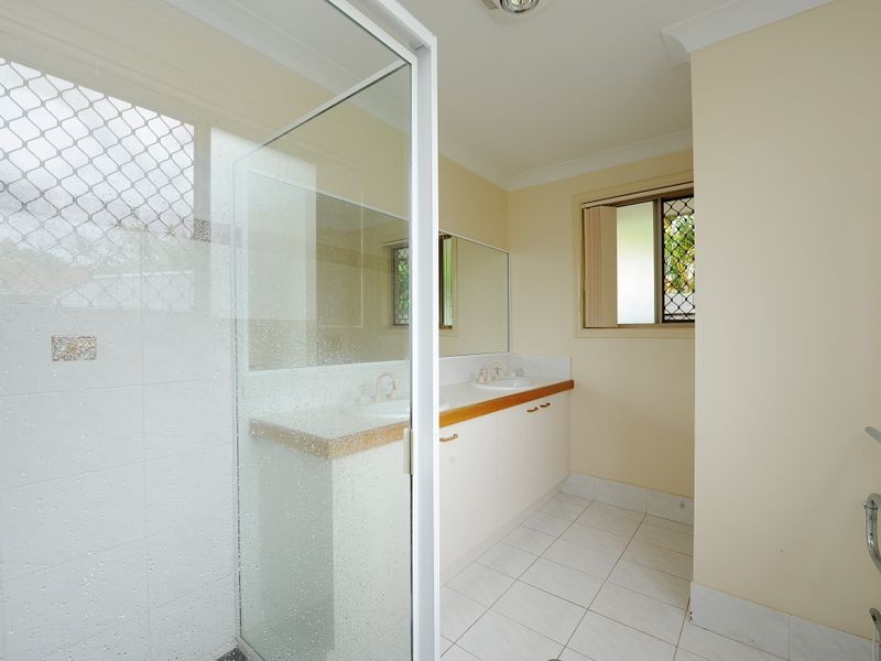 6 Sweetbrush Pl, Mountain Creek QLD 4557