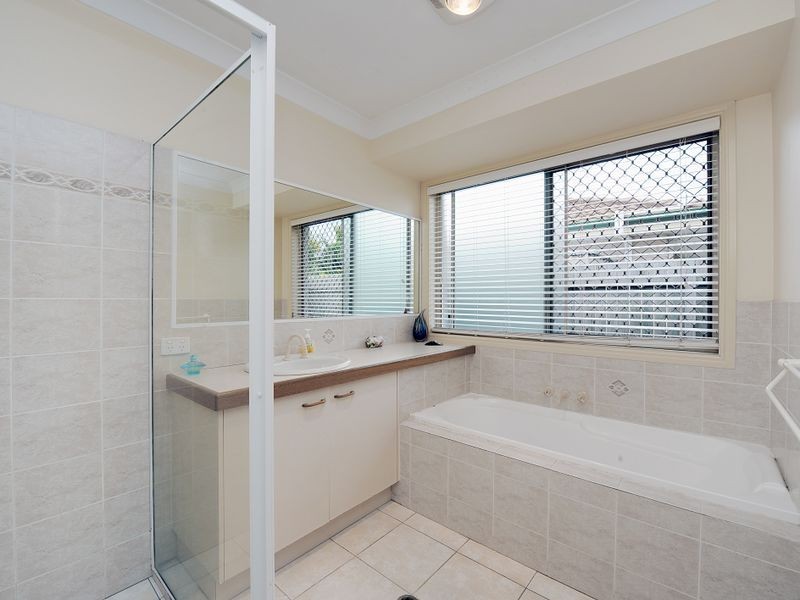 6 Sweetbrush Pl, Mountain Creek QLD 4557