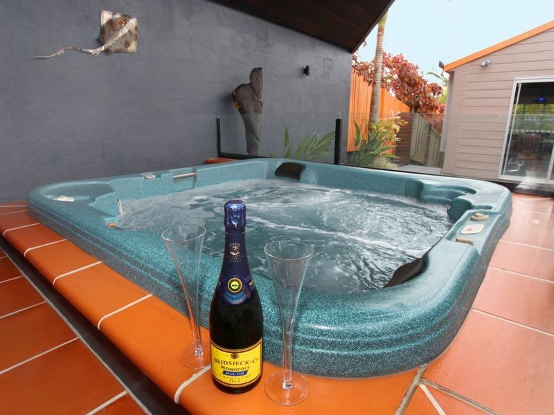 5 Yakola Pde, Alexandra Headland QLD 4572