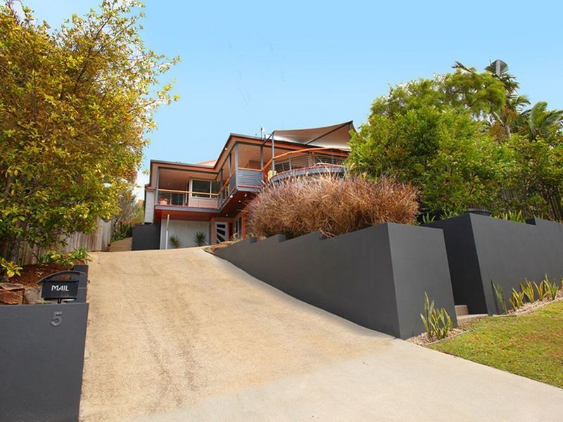 5 Yakola Pde, Alexandra Headland QLD 4572