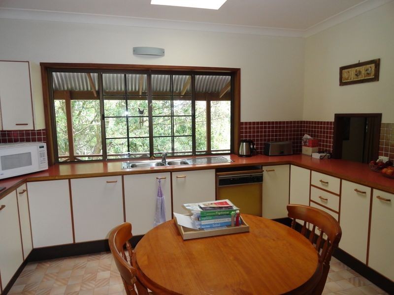 18 Mary Cairncross Ave, Maleny QLD 4552