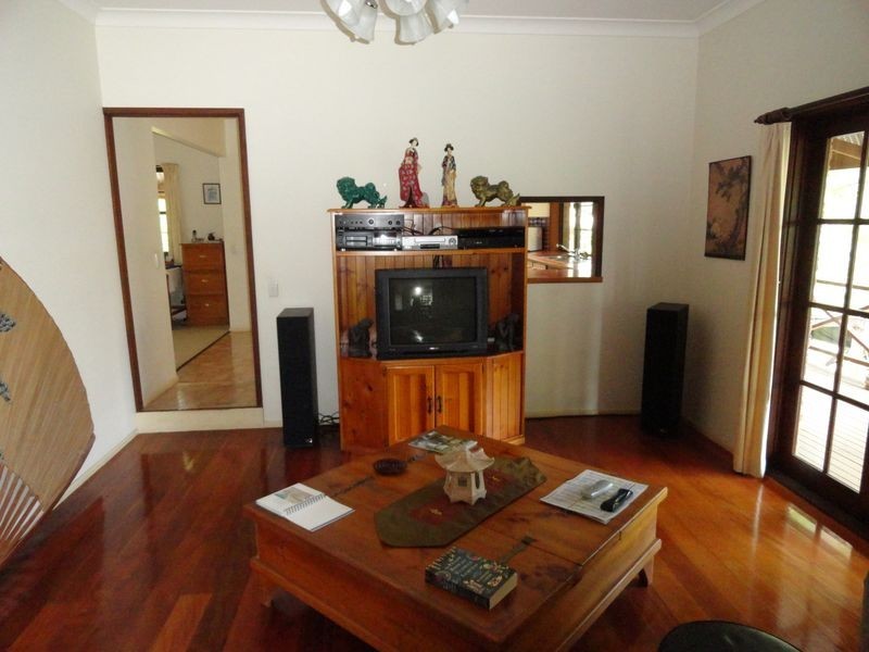 18 Mary Cairncross Ave, Maleny QLD 4552