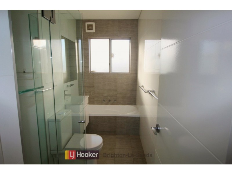 Top Floor/3 Moate Avenue, Brighton-le-sands NSW 2216