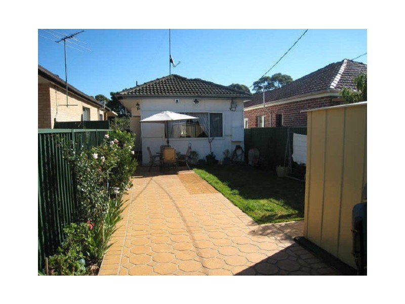 2E HILLCREST AVENUE, Greenacre NSW 2190