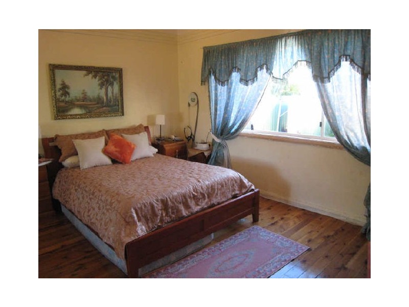 2E HILLCREST AVENUE, Greenacre NSW 2190