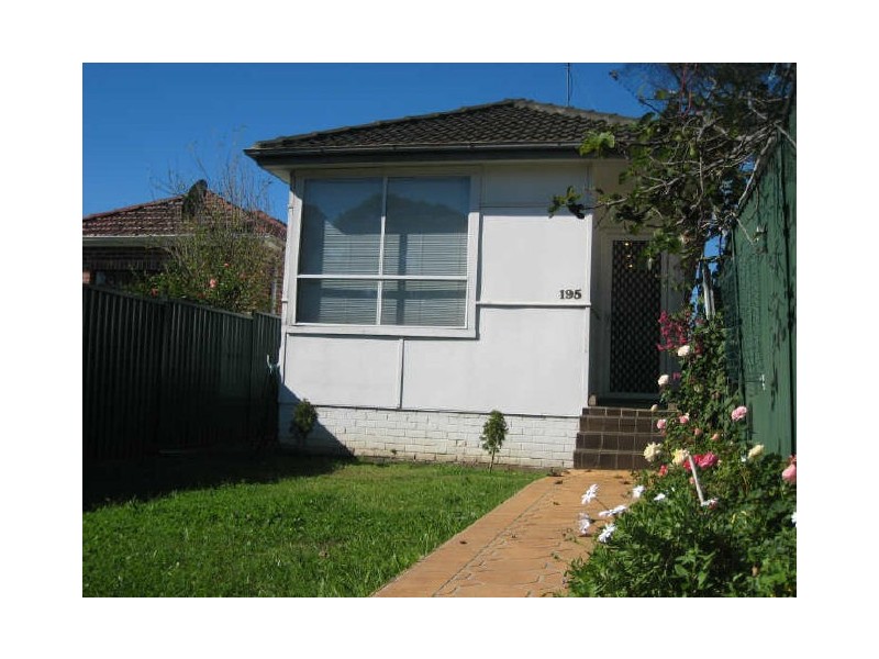 2E HILLCREST AVENUE, Greenacre NSW 2190