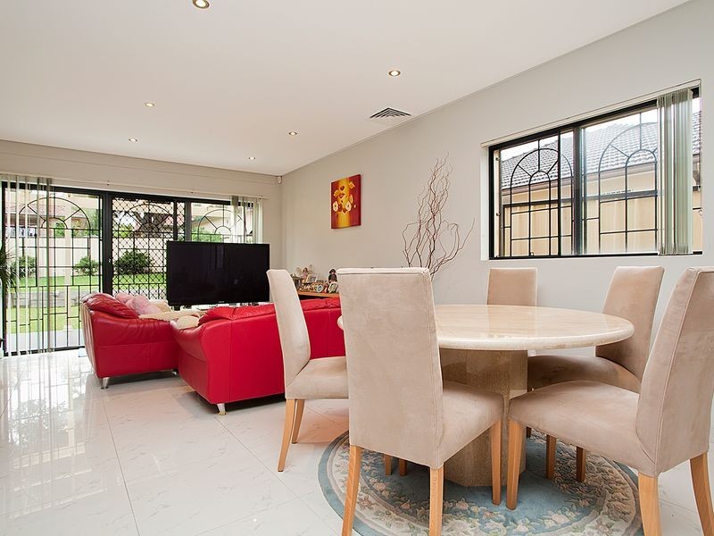 18A LYLE STREET, Hurstville NSW 2220