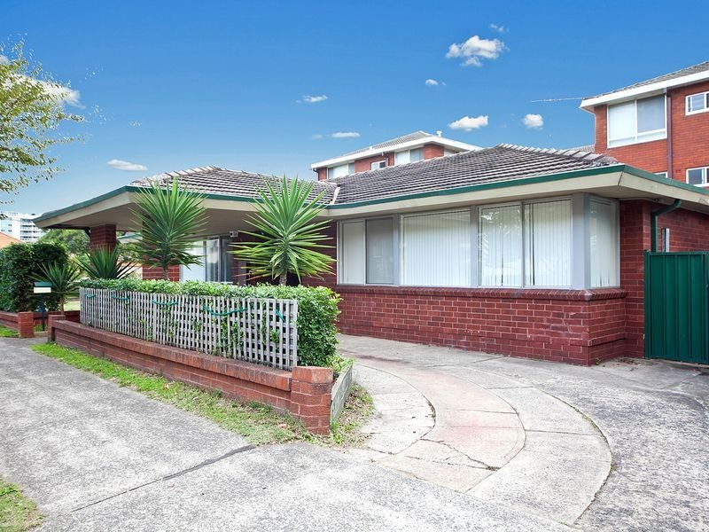 18A MOATE AVENUE, Brighton-le-sands NSW 2216