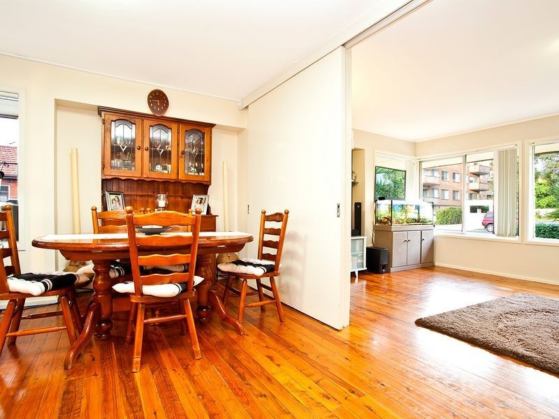 18A MOATE AVENUE, Brighton-le-sands NSW 2216