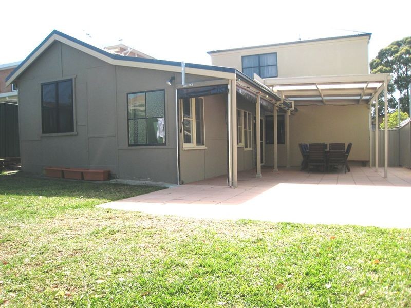 9 FRANCIS AVENUE, Carlton NSW 2218